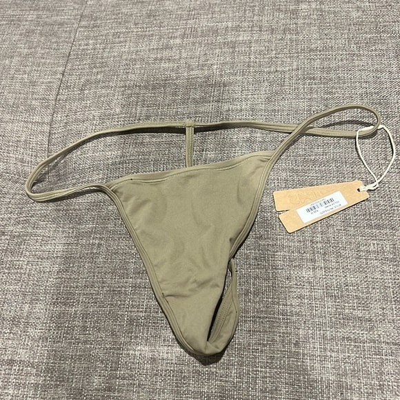 Skims Fit Everybody T String Thong - Picture 3 of 11